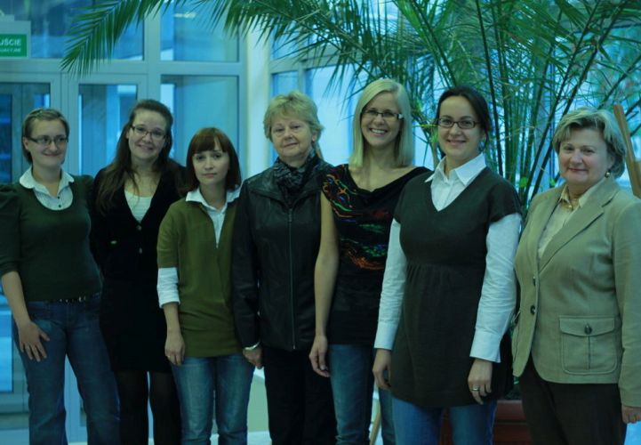 Od lewej: Alicja Moczulska, Monika Lewandowska, Justyna Skolimowska, prof. Małgorzata Węsierska, Anna Oroń, Aneta Szymaszek, prof. Elżbieta Szeląg