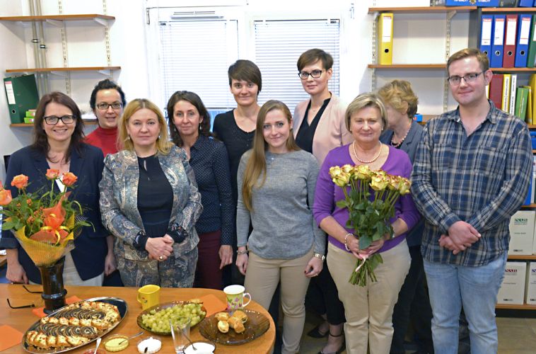 Od lewej: Anna Bombińska, Aneta Szymaszek, prof. Hanna Bednarek, Dorota Bednarek, Katarzyna Jabłońska, Anna Dacewicz, Magdalena Baszuk, prof. Elżbieta Szeląg, prof. Małgorzata Węsierska, Mateusz Choiński.